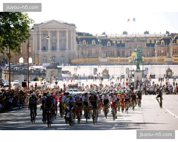 自行车城市计划：巴黎为迎接环法决赛段改造香榭丽舍大街