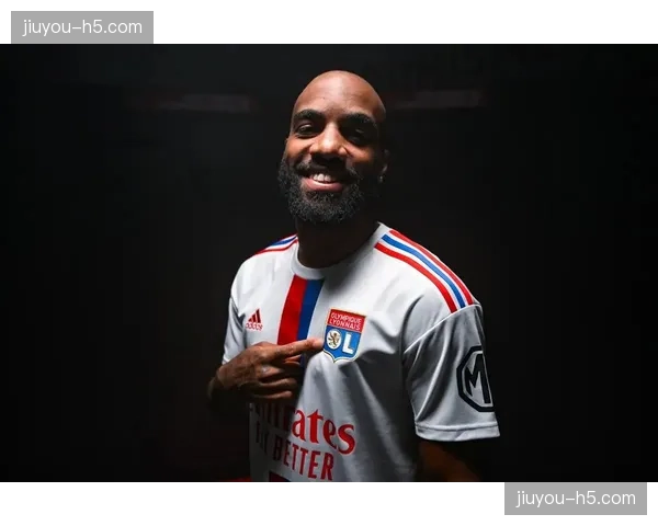 里昂新援前锋遭遇肌肉伤病，将影响球队最后阶段进攻效率