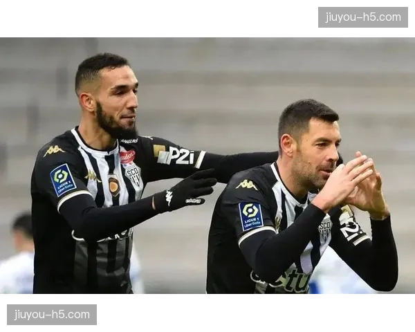 里昂0-0战平昂热，遭遇各项赛事九场不胜困境